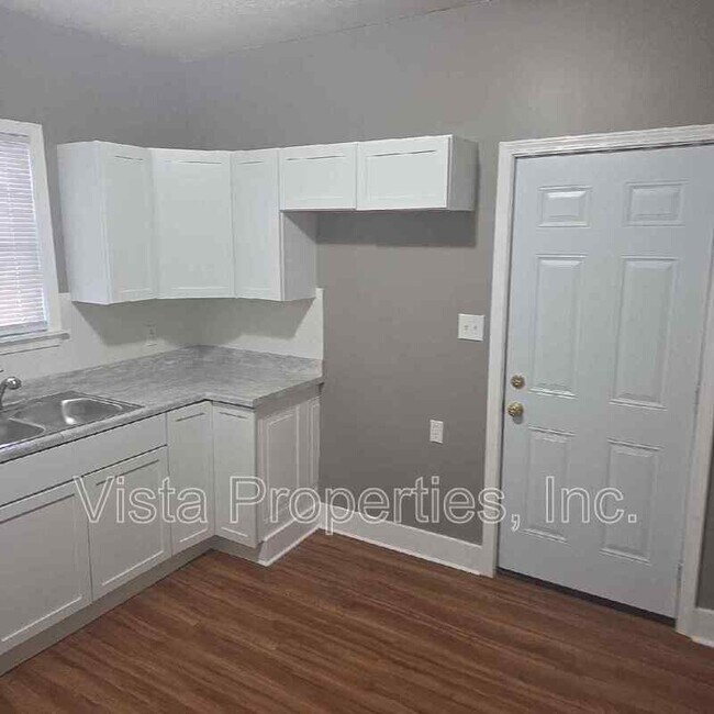 Building Photo - 835 S 38th St