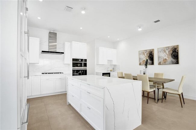 Building Photo - 1211 SE 1st St