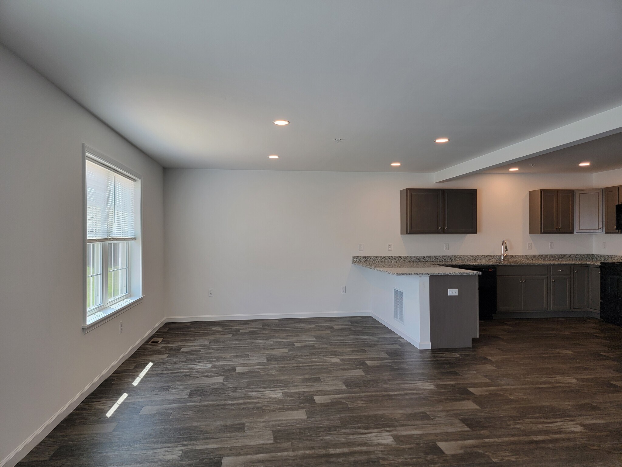 Building Photo - 130 Robert Cir