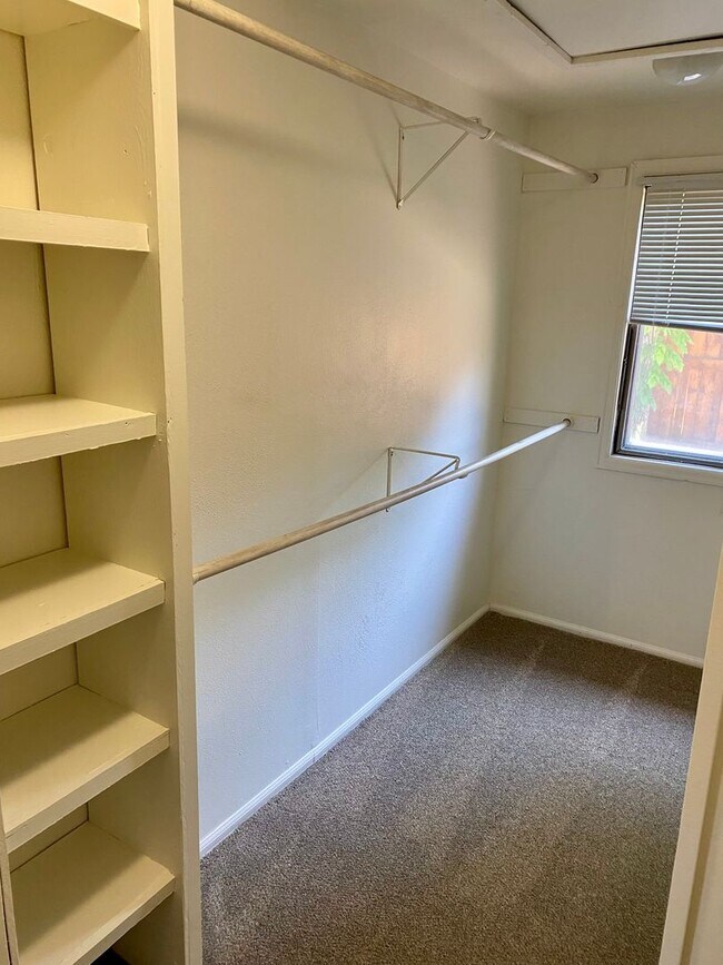 Building Photo - Available for 2025-2026 Fall Pre-Leasing: ...