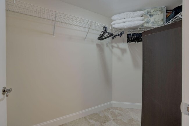 Building Photo - 500 Uno Lago Dr