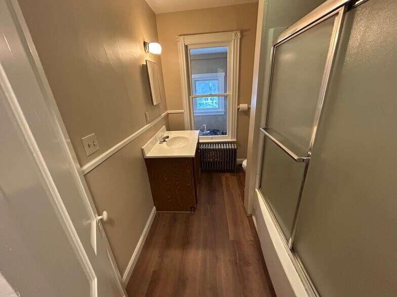 Building Photo - 507 Electric Ave