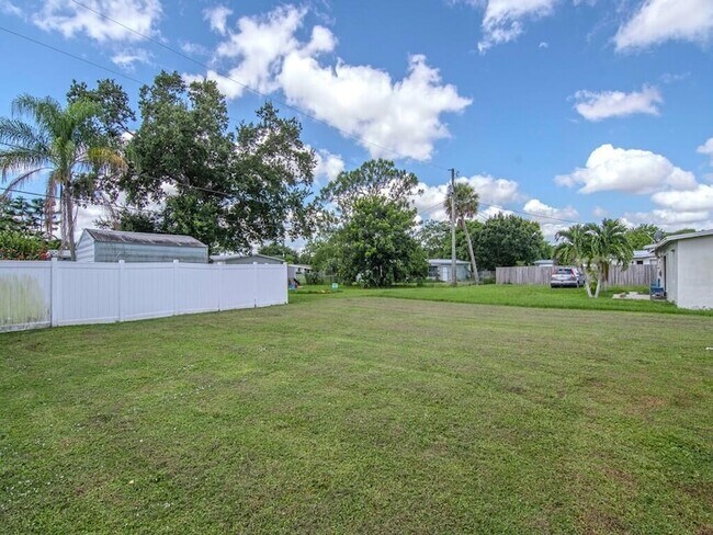 170 SE Solaz Ave 170 SE Solaz - 170 Se Solaz Ave Port St Lucie Fl Building Photo
