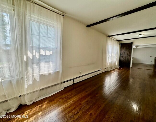 Building Photo - 410 2nd Ave