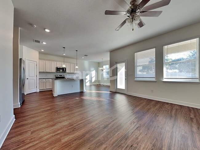 Building Photo - 921 Walden Pond Dr