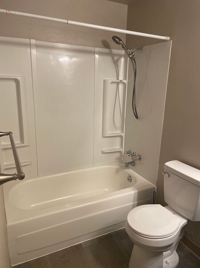 Building Photo - Puyallup Southhill Apartment Complex