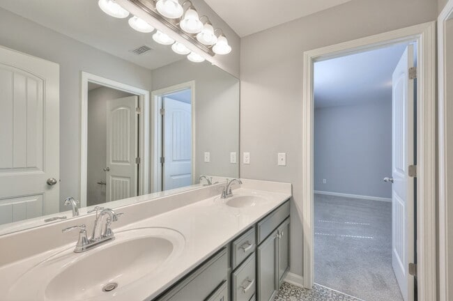 Building Photo - 212 Eusa Cantrell Ln