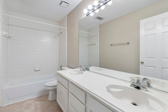 Building Photo - 207 N Dreamweaver Cir