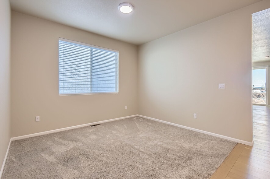 1st Floor Flex Space - 588 Silver Rock Trl