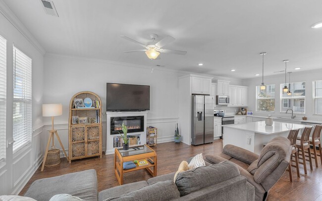 Building Photo - A MUST SEE!! 2-Bedroom Townhome In The Tern! Attached Garage - 400 Yards From Beaches - Dog Frien...