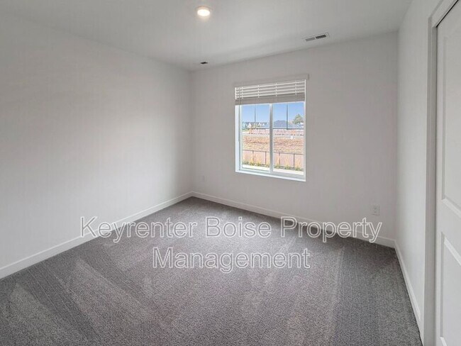 Building Photo - 4100 W Cirrus Ln