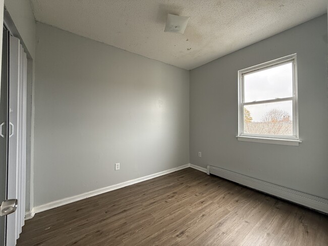 Building Photo - 132 Locust St