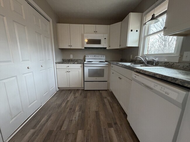 Building Photo - 187 Loch Ln