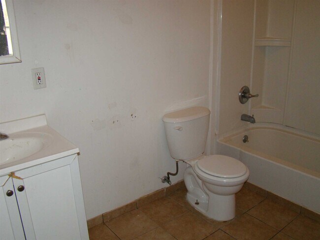 Building Photo - 9 Liberty St