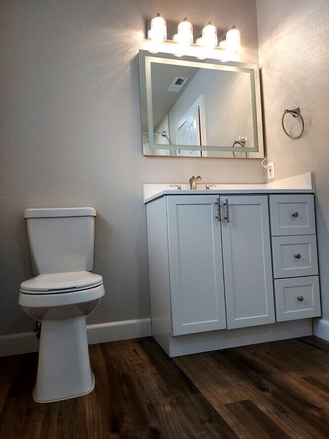 Building Photo - 2 Story Remodeled Single-Family Home in Po...