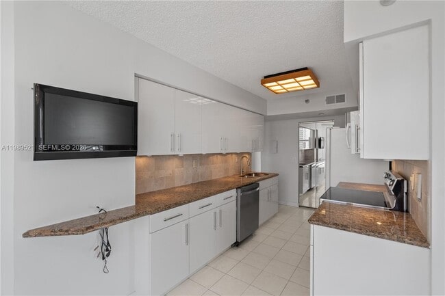 Building Photo - 19101 NE 36th Pl