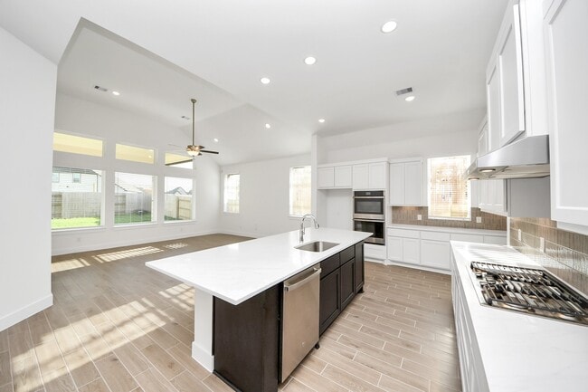 Building Photo - 25026 Midnight Willow Dr