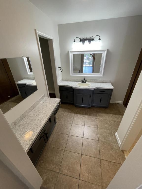 Building Photo - 6114 S Lakewood Ave