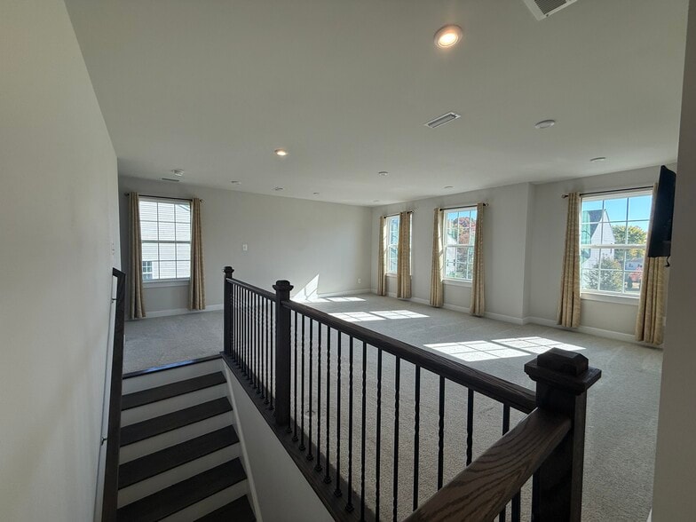 Building Photo - 440 Tree of Heaven Way