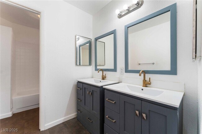 Building Photo - 4104 N Compass Rose Way