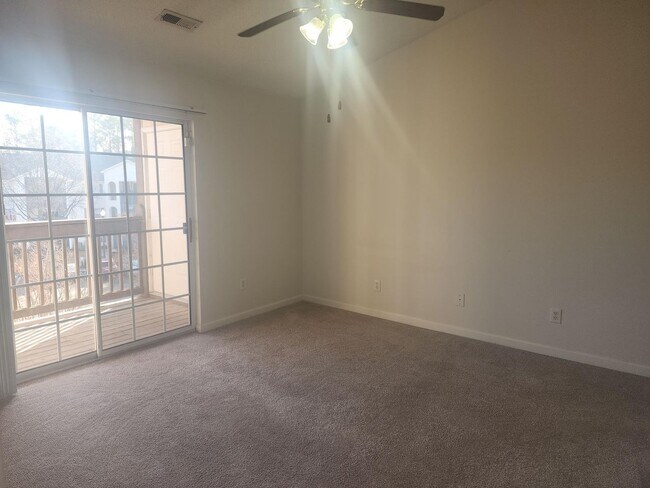 Building Photo - 141-300 (4)