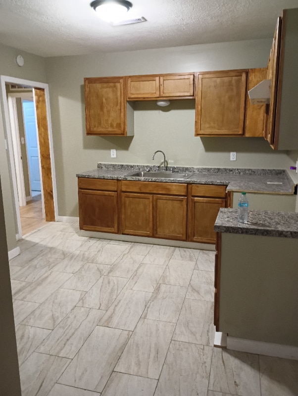 Building Photo - 821 W Cherry St