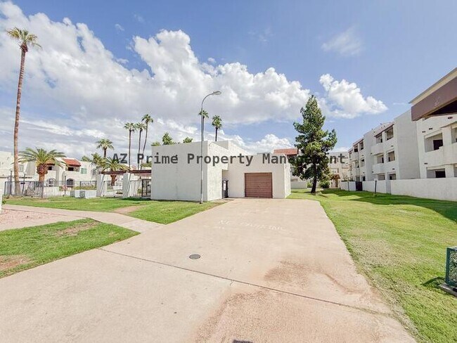 Building Photo - 4730 W Northern Ave