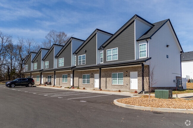Building Photo - Highland Oaks