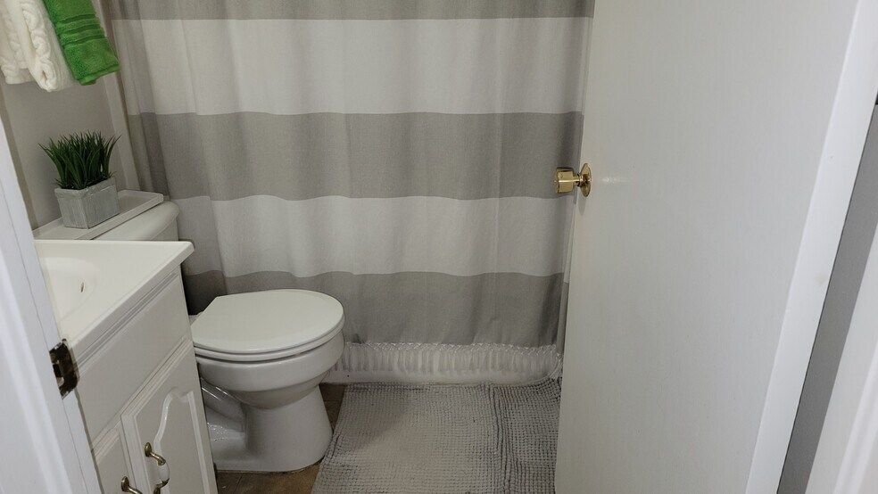 Building Photo - 74 Main St