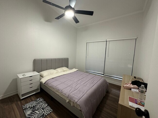 Private Room Furnished - 2730 Silver Creek Dr