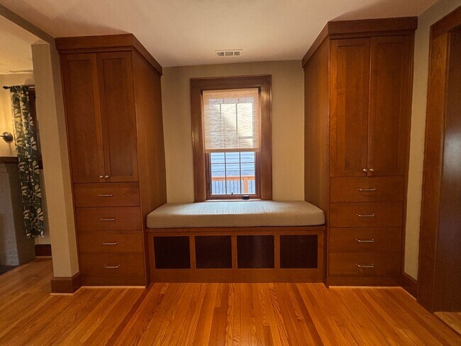 Building Photo - REDUCED Grandin Court Tudor with 3 Bedrooms and 2.5 Baths - EV Charging Station