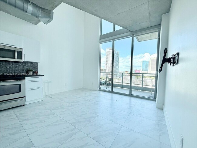 Building Photo - 690 SW 1st Ct