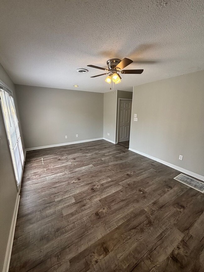 Building Photo - 1837 Lively Rd