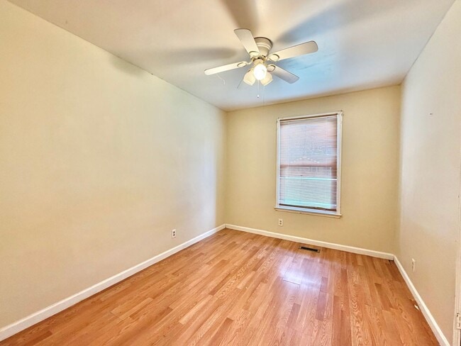 Building Photo - 634 Inver Ln