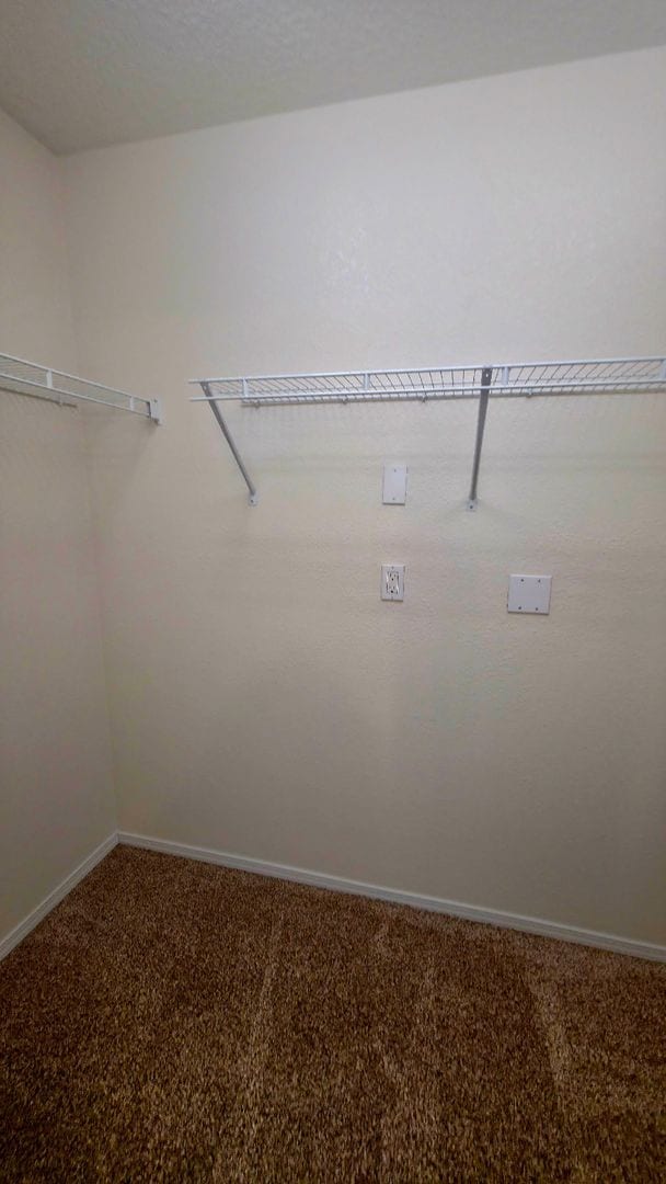 Building Photo - 3 bedroom 2.5 bathroom Townhome