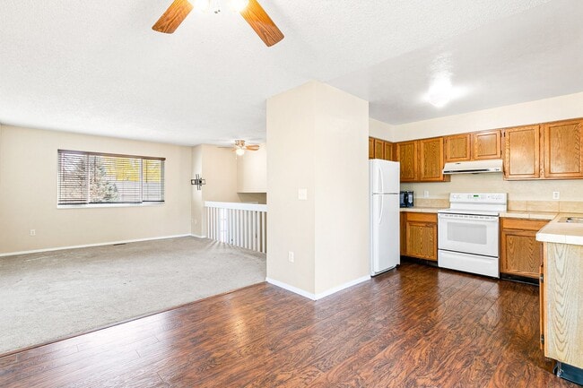 Building Photo - 1405 S Sierra Dr