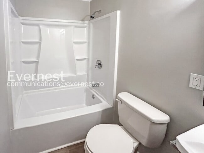 Building Photo - 2741 Mary Ave