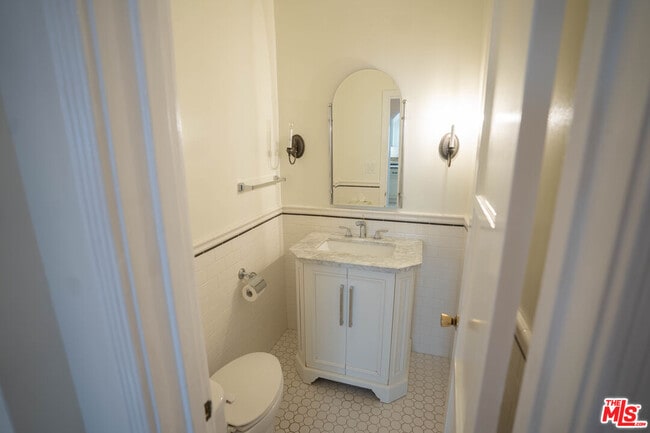 Building Photo - 1212 S La Jolla Ave