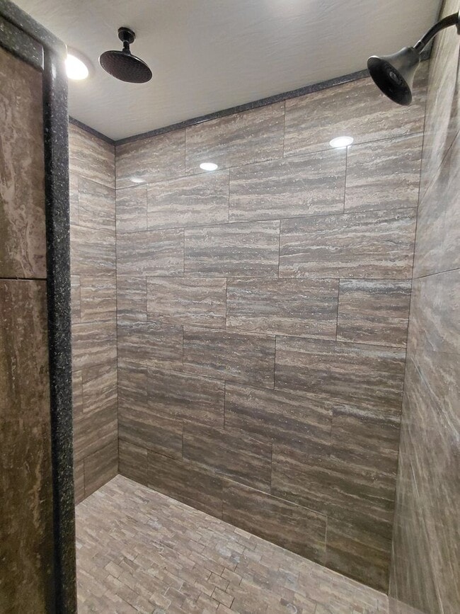 Building Photo - Beautiful home close to post
