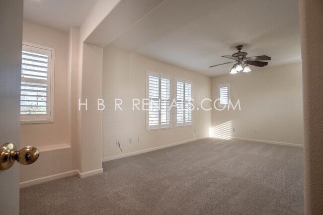 Building Photo - Comfort, Convenience & Space — Tracy Living at Its Best