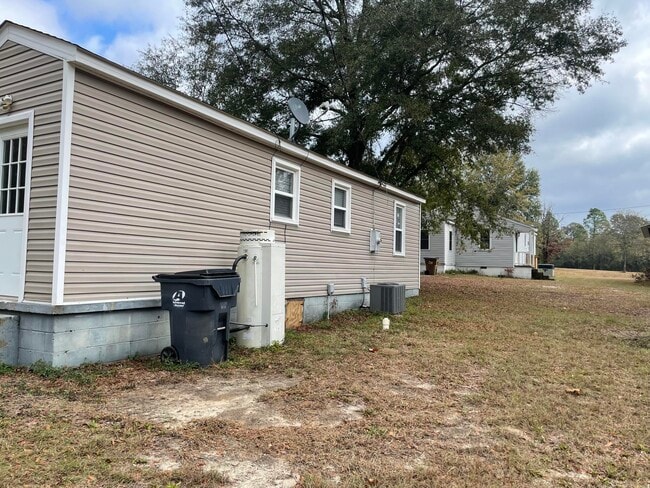 Building Photo - 304 1st St