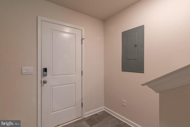 Building Photo - 5213 Crooked Ln