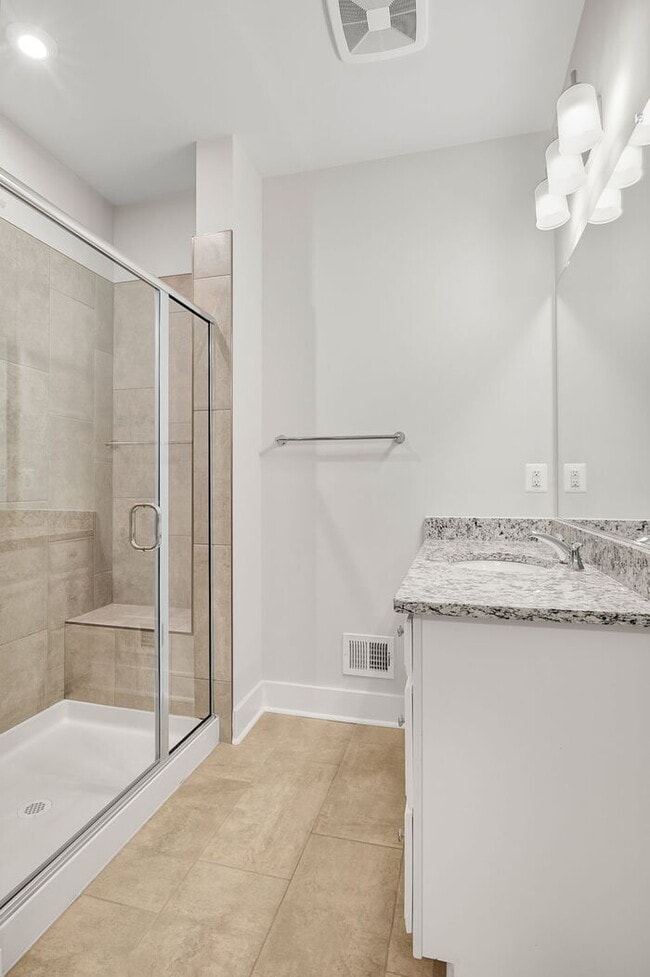 Building Photo - For Rent: Spacious 3-Bedroom Condo in the ...
