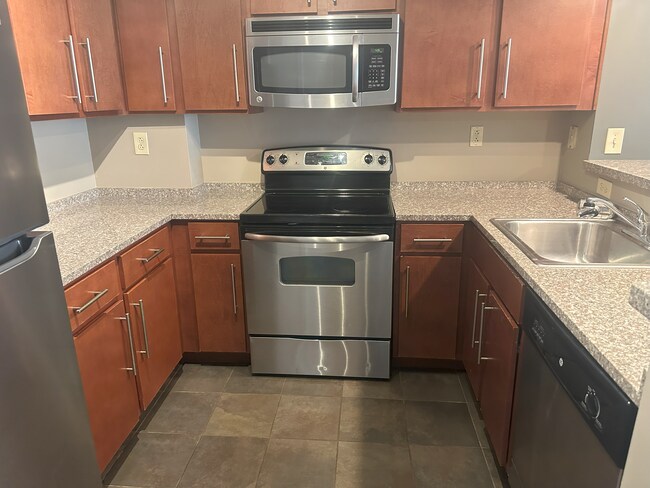 Building Photo - 1735 Lake Ave