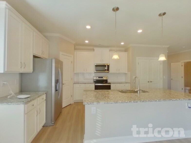 Building Photo - 154 Tradesmen Trl