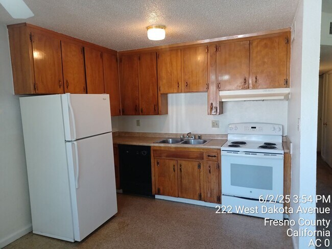 Building Photo - Garden Square Apartments   3 Bedroom, 2 Bath