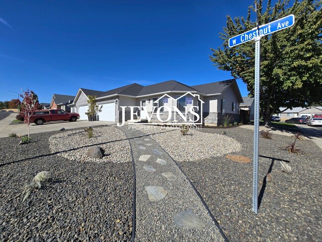 Primary Photo - Two-bedroom home with a fully equipped kit...