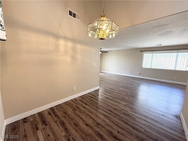Building Photo - 2613 Pinerock St
