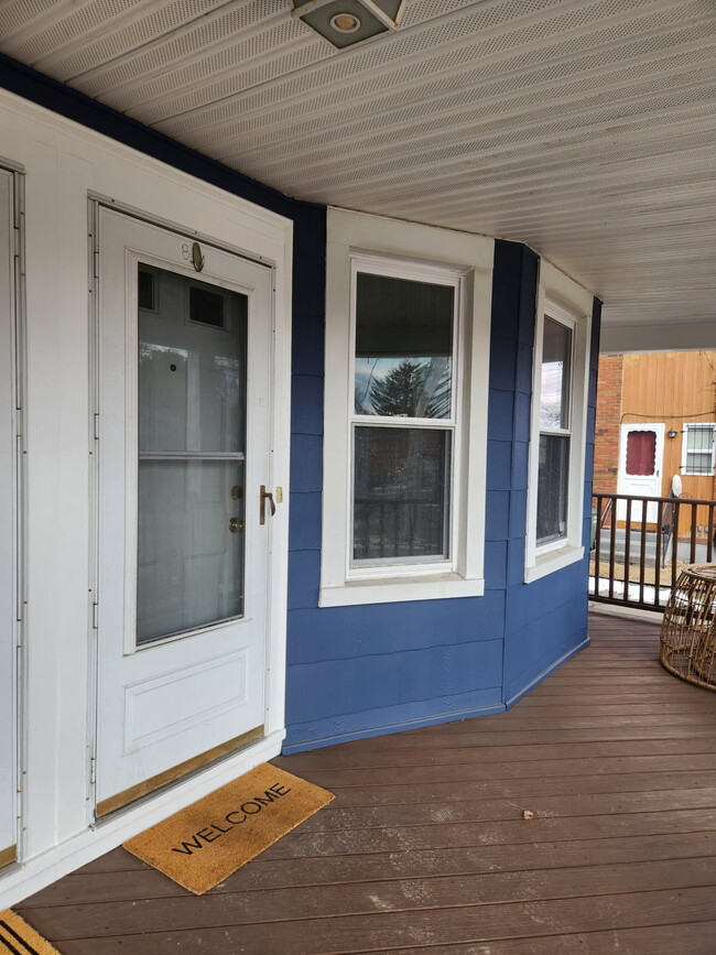 Front entry/porch - 83 Hope St