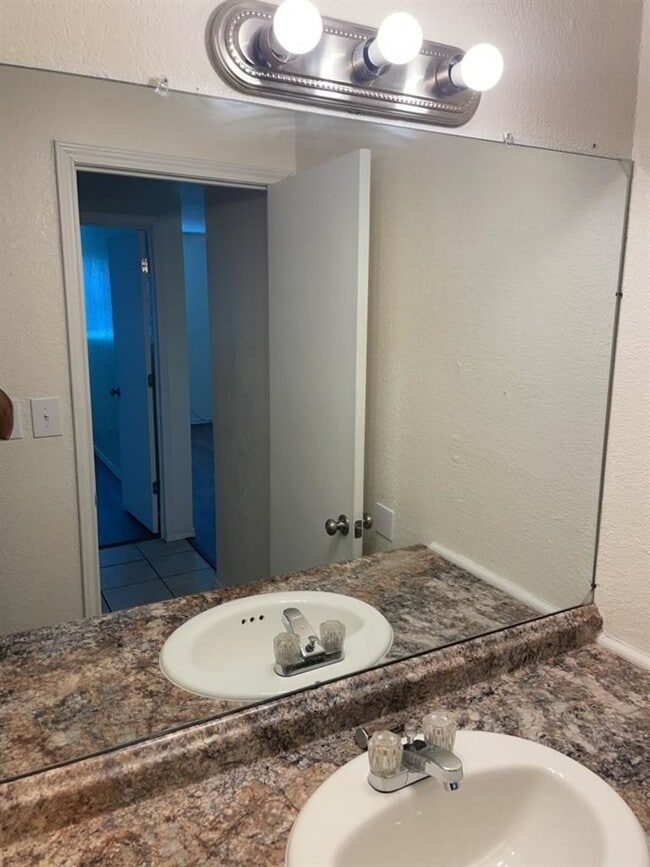 Building Photo - 2110 NW Lindy Ave